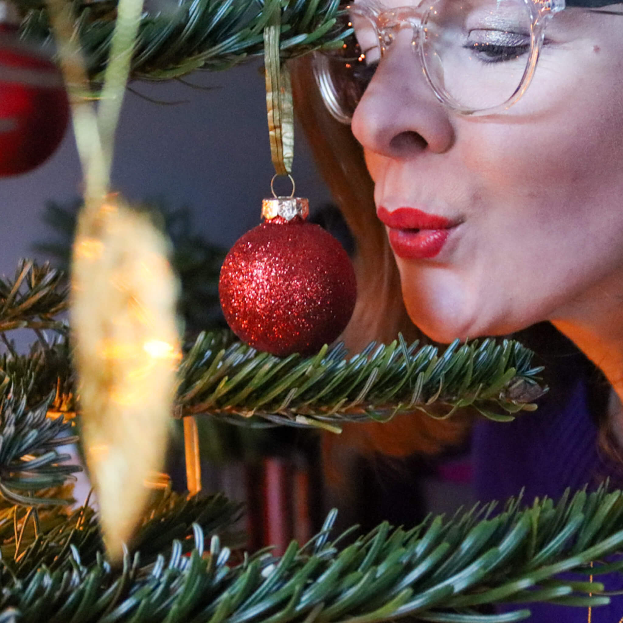 Weihnachten feiern Geschenke Tannenbaum Schmuch styleREBELLES